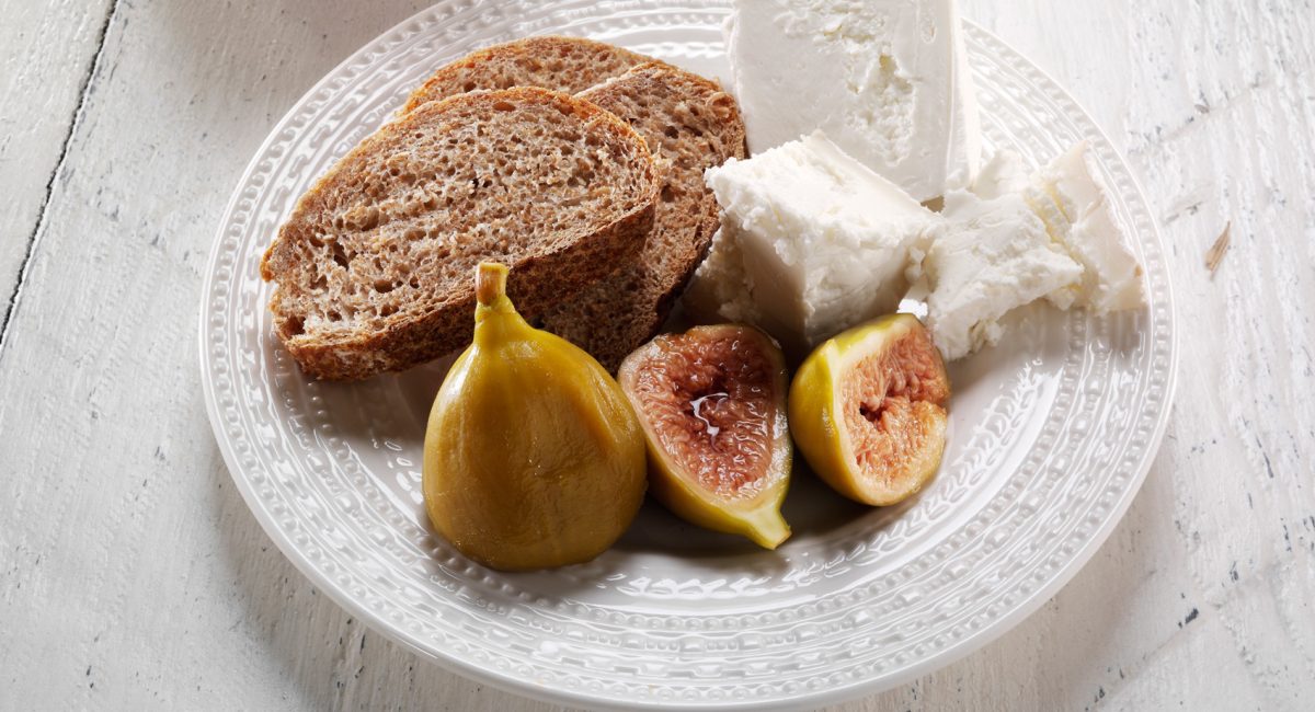 Sweet and sour figs with apple vinegar