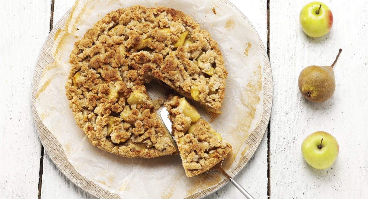 Wholegrain crumble with apple and plum purée
