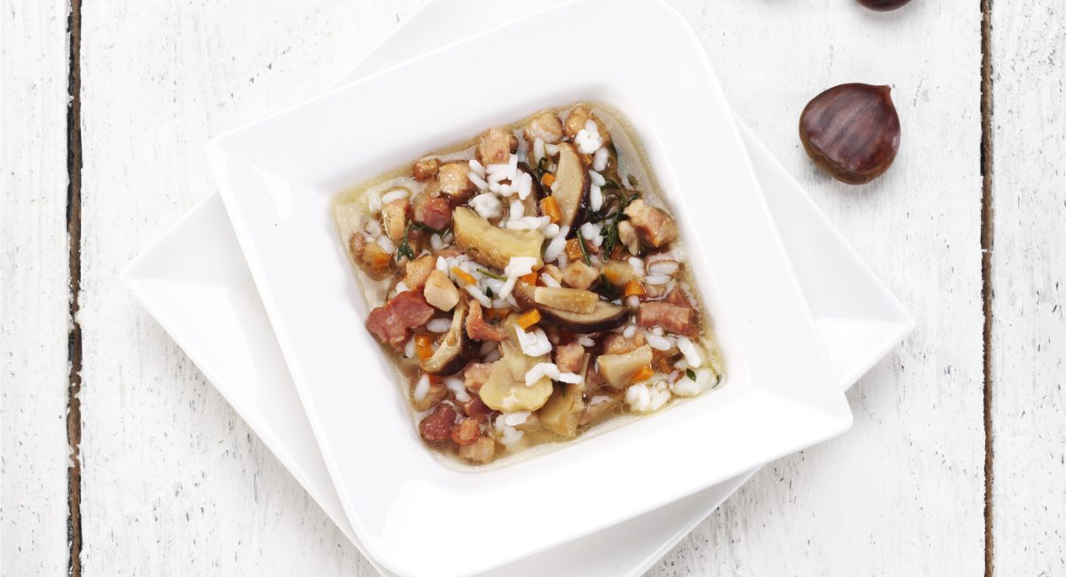 Rice, chestnut and mushroom soup