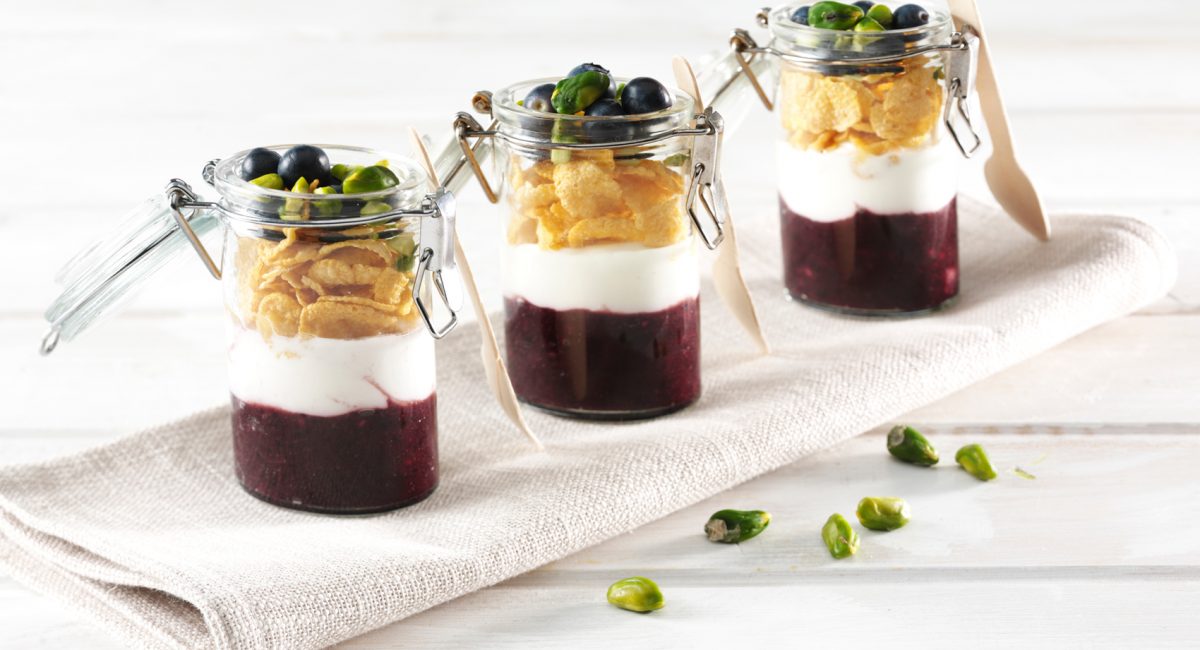 Blueberry and pistachio cream