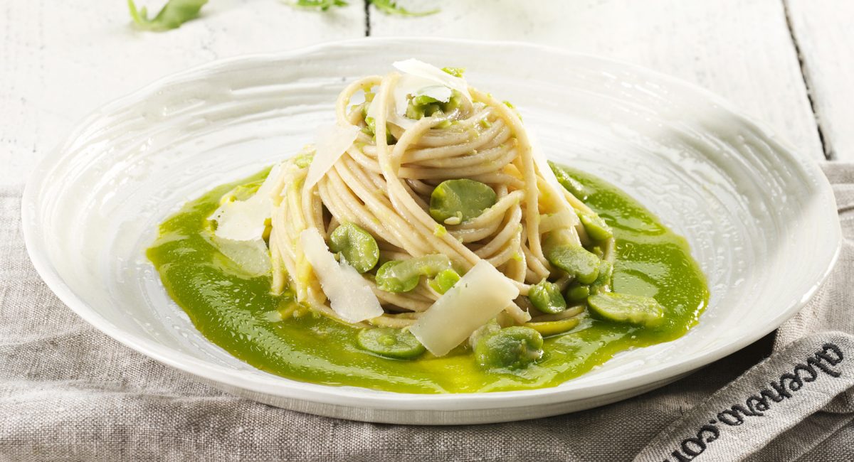 Spelt spaghetti with fava bean, pecorino cheese and rocket cream pesto