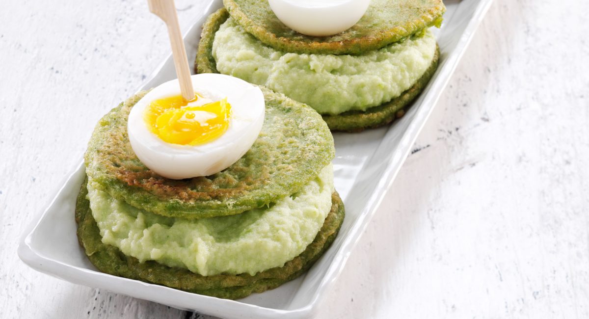 Pea burger and creamy egg