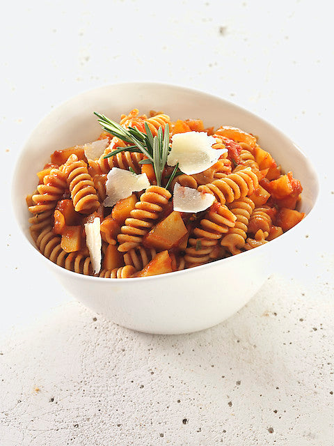 Wholegrain spelt fusilli pasta with tomato sauce with Porcini mushrooms and jerusalem artichokes