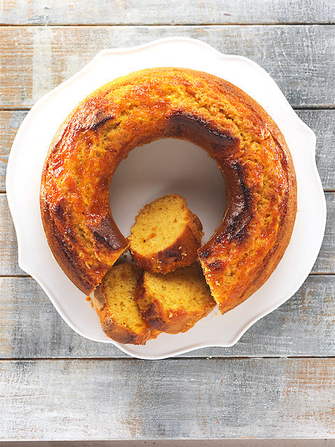 Ring cake with apricot preserve