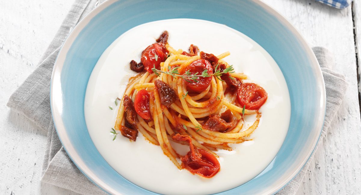 Warm Gragnano spaghetti with tomatoes